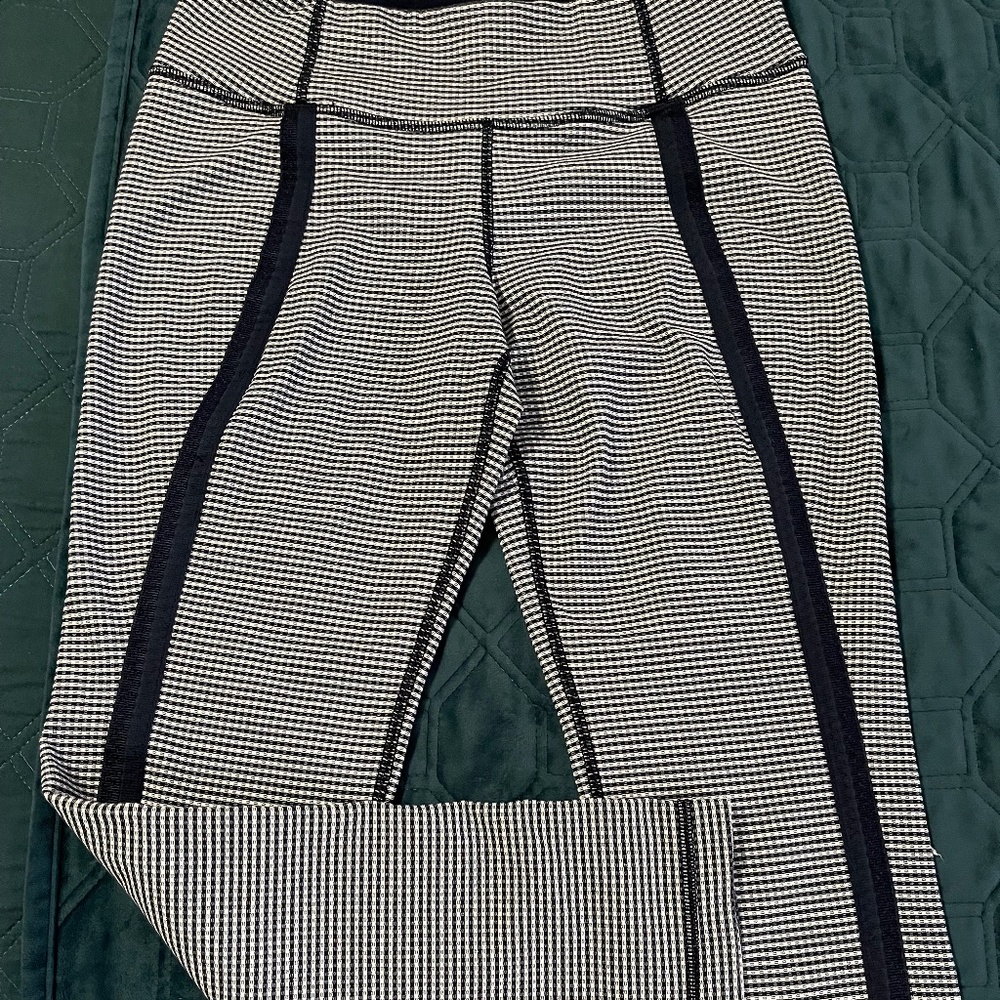 LULULEMON Gingham Leggings - Size 4